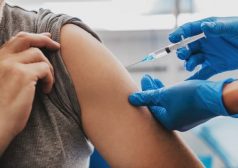 コロナ　ウイルス　新型　ワクチン　接種　副反応　副作用　ファイザー　モデルナ　アルバイト　休む　タウンワークマガジン　townwork